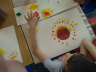 Peinture à doigt à la manière de Lucie Albon.