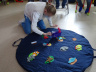 Tapis à histoires des émotions : manipulation