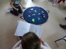 Tapis à histoires des émotions : manipulation